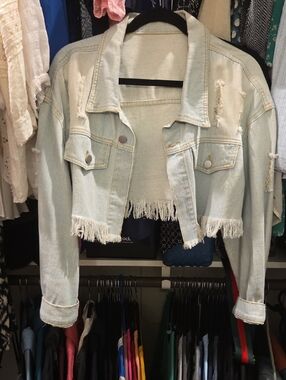 Light Wash Cropped Frayed Hem Denim Jacket